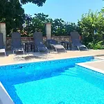 Arode Ovidius Villa *