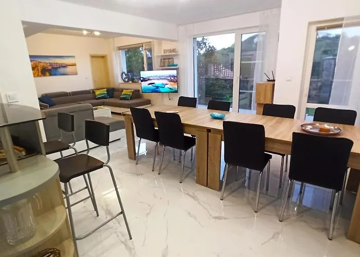 Arode Ovidius Villa *